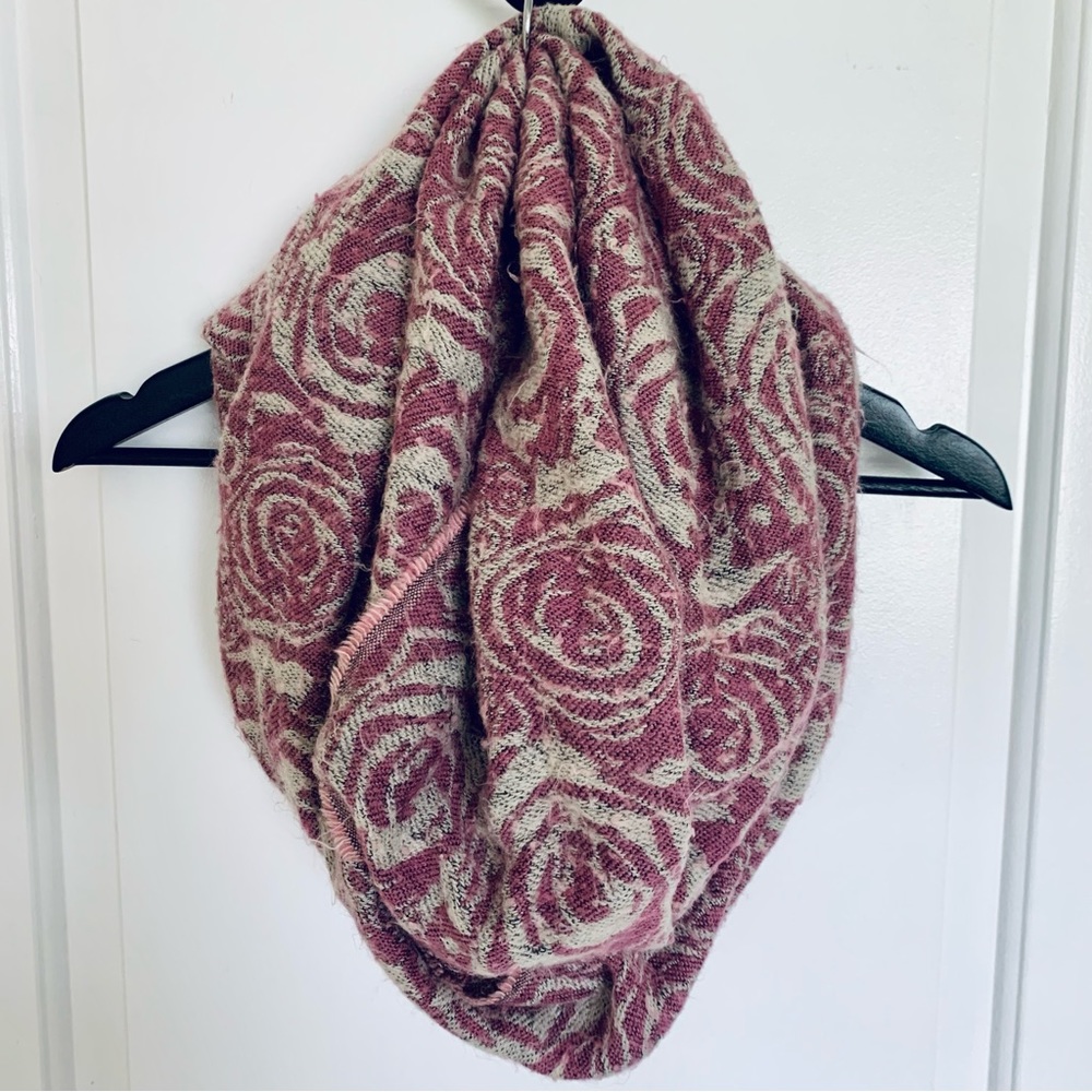 🌟 Women's Vintage Floral Print Fuzzy Chunky Oversized Infinity Scarf